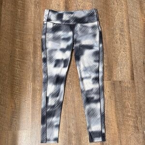 Athleta Black and Gray Patterned Yoga Leggings